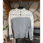 Listicle  Navy Top Photo 2