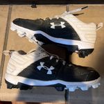 Under Armour  Woman’s Softball Shoes Size 6 Photo 1