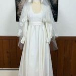 Beautiful Vintage 1970s Wedding Gown & Veil! White Size 10 Photo 0