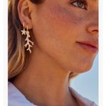 Kendra Scott NWT! Shea Convertible Vintage Gold Huggie Earrings in Ivory Enamel Photo 4