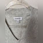 Evereve  Soft Knit V-Neck Long Sleeve Sweater Size XS Photo 5