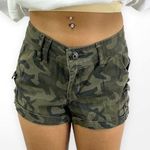 Bongo 00s Vintage Green Camouflage Low Rise Shorts Photo 0