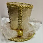 Gold fascinator top hat Photo 2