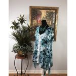 One World  Women’s 1X Turquoise Floral V-Neck Flutter Sleeve Sharkbite Hem Tunic Photo 5