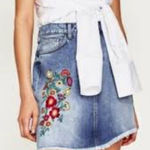 ZARA Floral Embroidered Denim Skirt sz Medium Photo 0