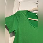 LuLaRoe  Size XS Kelly Green Scoop Neck Round Hem Short Sleeve Tee Shirt Top Photo 4