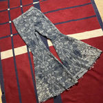 Free People Just Float On Floaty-Dot Print Flare Jeans
Women’s 26 Photo 0