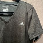 Adidas  Women’s Climalite Gray V Neck Athletic T Shirt  Size XL Photo 2
