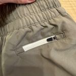 Vuori  Clementine Short 2.0 NWOT SzS Light Oregano Photo 1