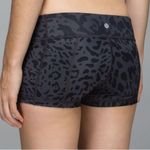 Lululemon RARE! Hot Hot Shorts | Animal Swirl Deep Coal Light | Size 2 2015 Photo 2