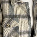 Chic Plaid Women's Shacket in Gray and Cream Size M Photo 1