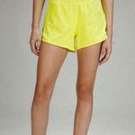 Lululemon  Hotty Hot High Rise Lined Short 4” Sz6 Electric Lemon Photo 2