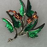 Vintage enamel floral Taiwan silver tone brooch. Green Photo 1