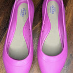 Crocs  Lina Ballet Flats Bright Pink Magenta Size 5 EUC!! Photo 0