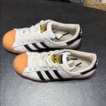 Adidas  SUPERSTAR White and Black Sneakers Rubber Gum Toe Cap Size 7.5 Photo 4