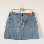 Levi's NEW Levi’s High Rise Iconic Red Tab Distressed Light Wash Denim Mini Skirt Sz 31 Photo 4
