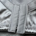 Playtex 18 Hour Ultimate Lift & Support Bra 40B Silver Jacquard Full Coverage Photo 4