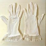Elegant White Vintage Gloves with Lace Trim Photo 0