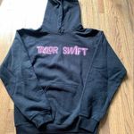 Gildan 1989 Taylor Swift sweatshirt Photo 0