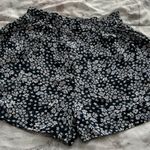 H&M Black Ditsy Floral High Waist Shorts with Pockets. size 6 Photo 0
