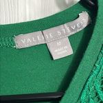 Valerie Stevens  Womens Green lace front top. Size Medium. Photo 3