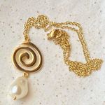 Handmade gold tone stainless steel spiral swirl uzumaki & pearl necklace🌀 Photo 4