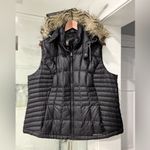 Eddie Bauer Women’s puffer vest 🖤🤎 Photo 1