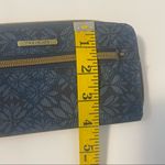 Travelon  Women's RFID Blocking Single Zip Wallet Wristlet Blue Floral Pr… Photo 4