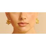 Amber Sceats  | Reese earring in gold Photo 2