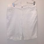 Gloria Vanderbilt Amanda Women's 16 White Bermuda Shorts All Around Slimming Photo 0