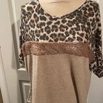 7th Ray Women’s  short sleeve shirt. Cream/ leopard print. Medium Photo 0