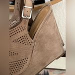 Chinese Laundry  Women's soft brown  Wedge Sandals size 8 Photo 5