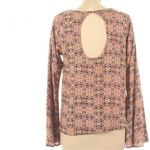 One Clothing long flare sleeve open back boho pattern top size small Photo 2