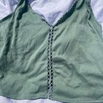 Divided green tank top Photo 2