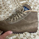 Vintage Vasque Womens Sz 7.5M Hiking Boot Beige Suede Skywalk 7546 Made in Italy Photo 0