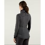 Lululemon  Women Sz‎ 2 Base Runner 1/2 Zip Black White Running Top Pullover Photo 2