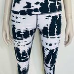 Alo Yoga Capri Airbrush Leggings Photo 3