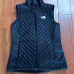 The North Face  Lightweight black Puffer Vest Size S Photo 0