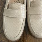 Life Stride  Women's Textured Cream Loafers 9 Photo 1