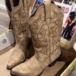 Durango  crush cowboy boots size 6.  Brand new in box with tags. Beautiful detail Photo 3