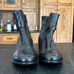 ECCO Shape M35 Ankle Boots Black Leather Heeled Round Toe Comfort Fall size 5.5 Photo 2