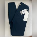 Vuori  NWT Chilled Out 7/8 Leggings Color Ink Navy High Rise 27” Size S Photo 6