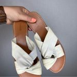 Soludos | Size 9 Cream and Brown Bow Leather Clara Beach Slide Sandals Photo 3