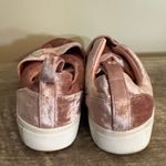 Rouge Helium  Miranda Velvet Pink Sneaker Shoes Slip On Women’s Size 9 Star Photo 4