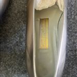 Comfort Collection Dolcis Women's Metallic Silver Shoes Size 8.5 Photo 4