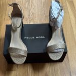 NIB Pelle Moda Gold Heels with Sparkly Finish sz 8.5 Photo 1
