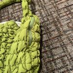 Free People Movement Elegant green handbag with a unique textured design. Ideal for any event. Photo 1