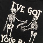 Funny Spooky ‘I've Got Your Back’ Halloween Skeleton Skull Graphic T Photo 1