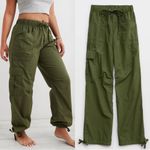 Aerie NWT  Women’s Avenue Baggy Cargo Pants Pull On Lightweight in Green Flame L Photo 2