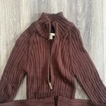 PILCRO Brown Quarter Photo 2